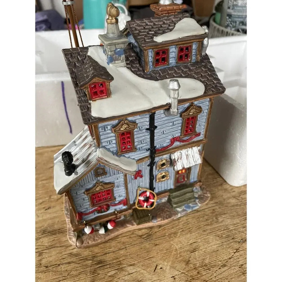 Lemax 2003 Plymouth Corners Captain Joe’s Nautical Antiques Lighted House 35888M - Picture 8 of 10